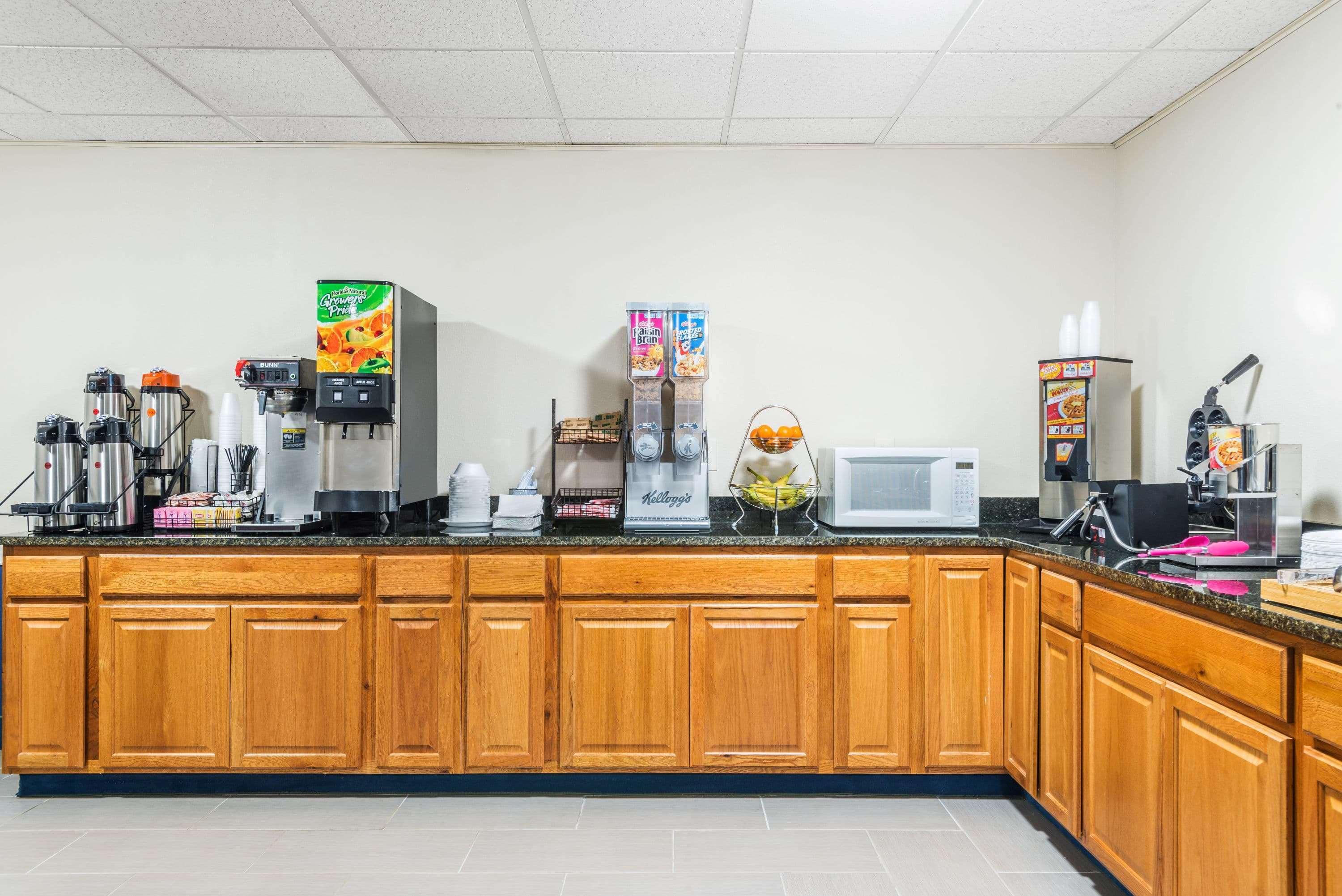 Hotel Howard Johnson By Wyndham Bangor Extérieur photo