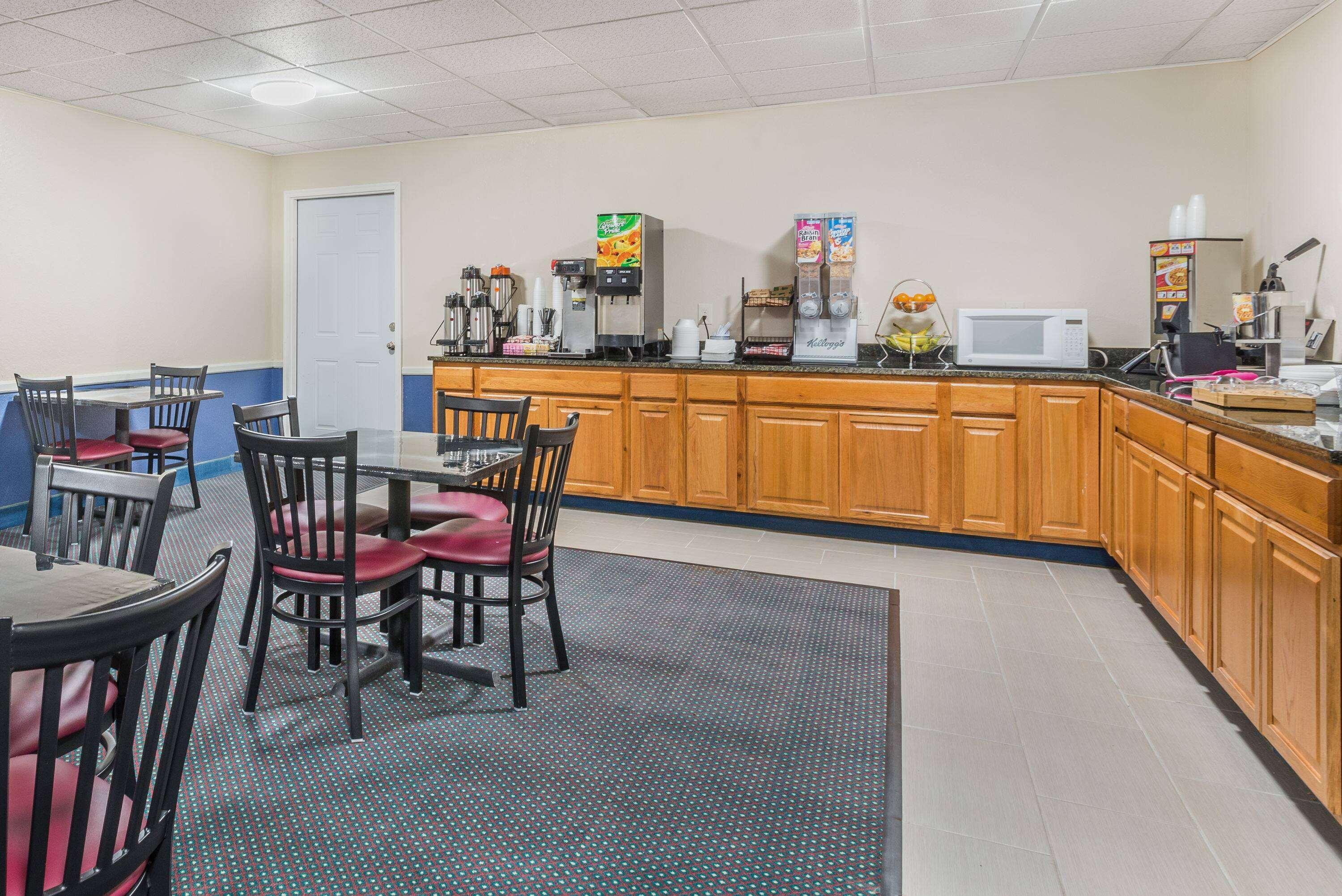 Hotel Howard Johnson By Wyndham Bangor Extérieur photo
