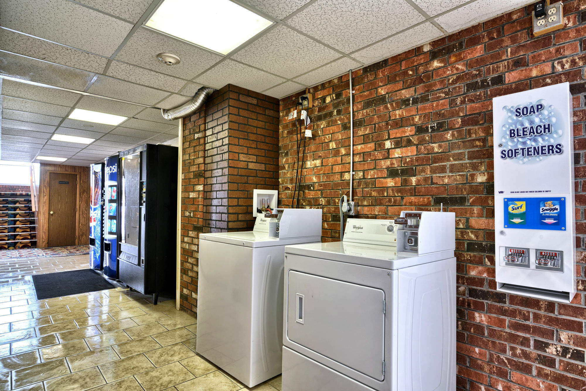 Hotel Howard Johnson By Wyndham Bangor Extérieur photo